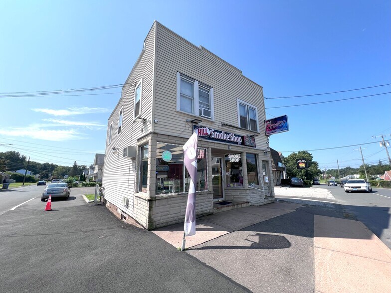 172 Middle Tpke W, Manchester, CT à vendre - Photo principale – Image 1 sur 13
