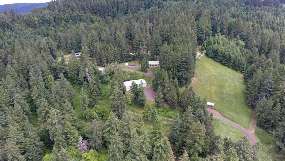 1111 Kellogg Camp Ln, Oakland, OR à vendre - Photo de l’immeuble – Image 2 sur 3
