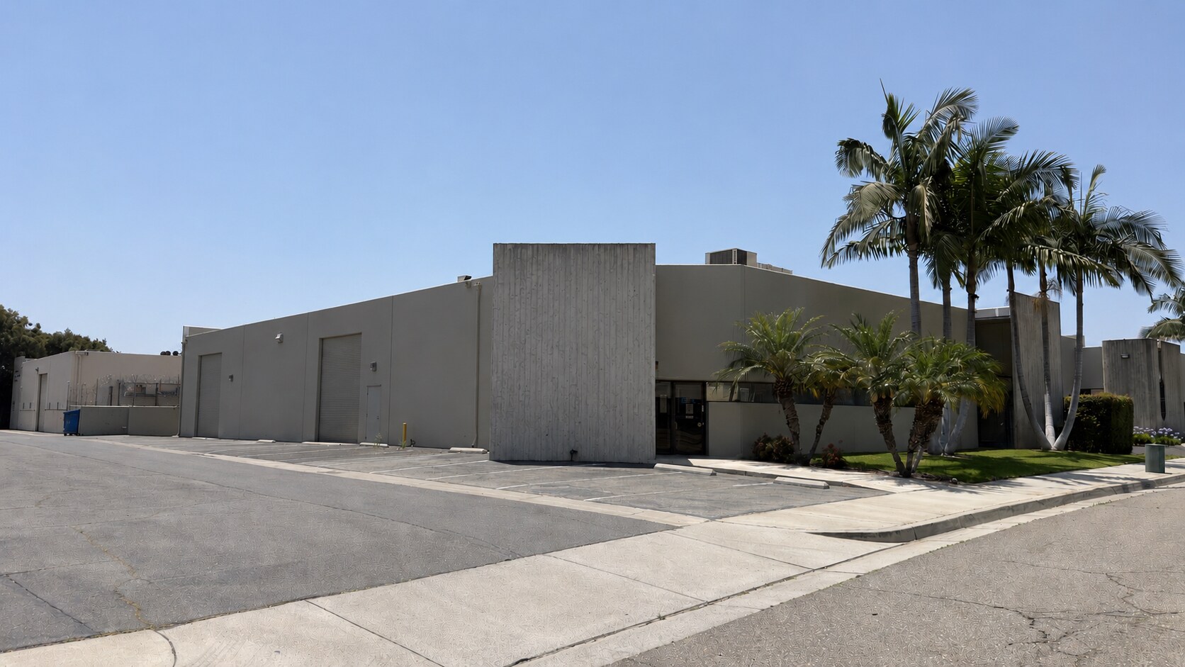 1200 E Gene Autry Way, Anaheim, CA à louer Photo de l’immeuble– Image 1 sur 2