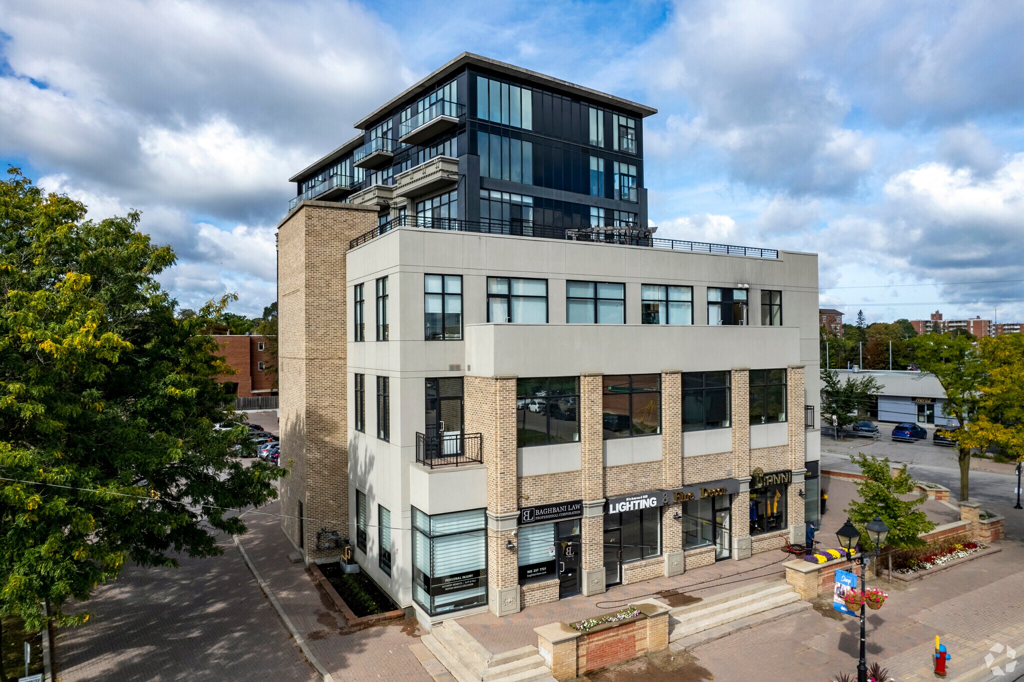 10376 Yonge St, Richmond Hill, ON à vendre Photo principale– Image 1 sur 5