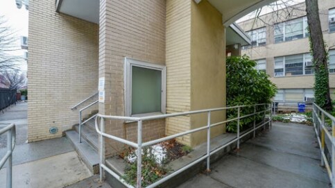 31-18 37th St, Astoria, NY à louer - Photo de l’immeuble – Image 3 sur 9