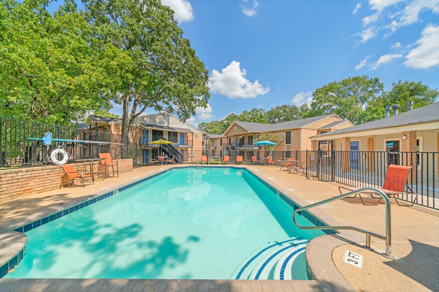 3301 Providence Ave, Bryan, TX à vendre - Photo de l’immeuble – Image 1 sur 19