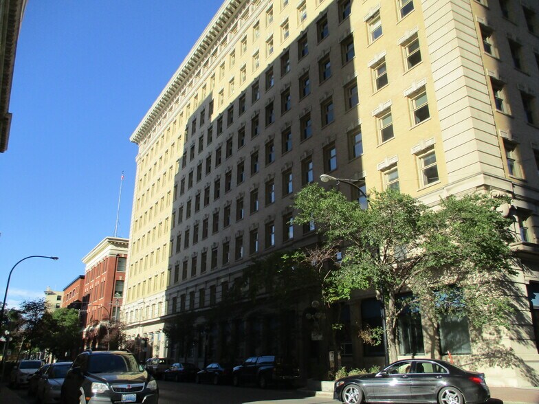 167 Lombard Ave, Winnipeg, MB à louer - Photo de l’immeuble – Image 2 sur 2