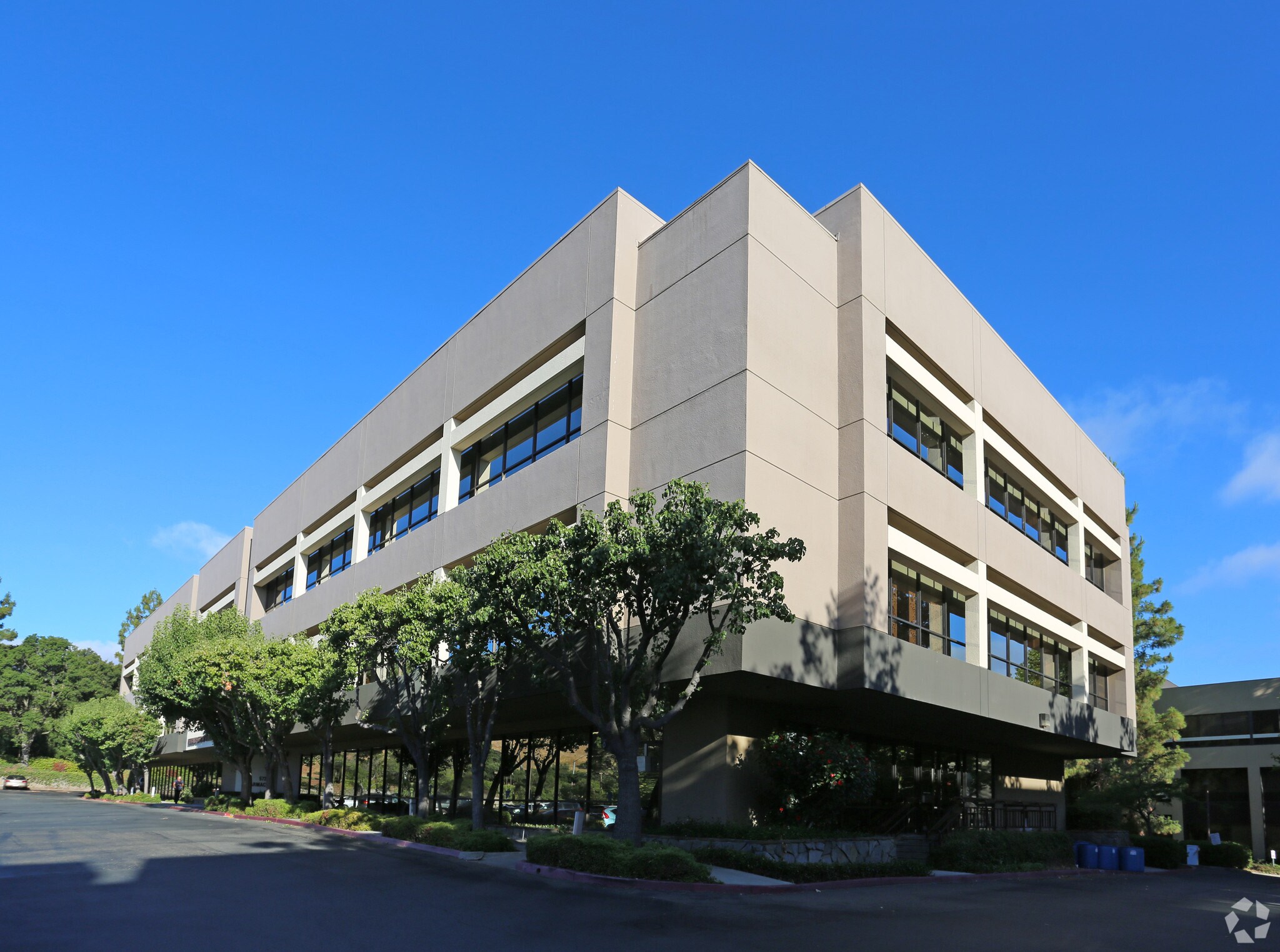 5720 Stoneridge Mall Rd, Pleasanton, CA à louer Photo principale– Image 1 sur 10