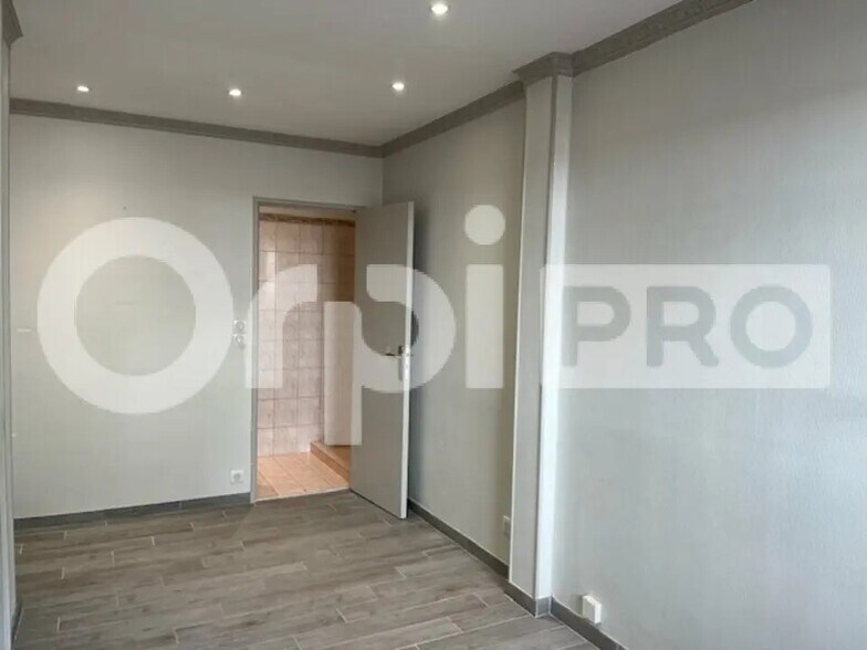 Local d’activités dans Limoges à louer - Photo intérieure – Image 2 sur 7