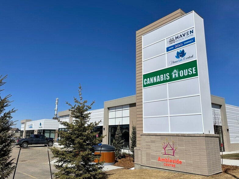 Allan Dr SW, Edmonton, AB à louer - Photo principale – Image 1 sur 15