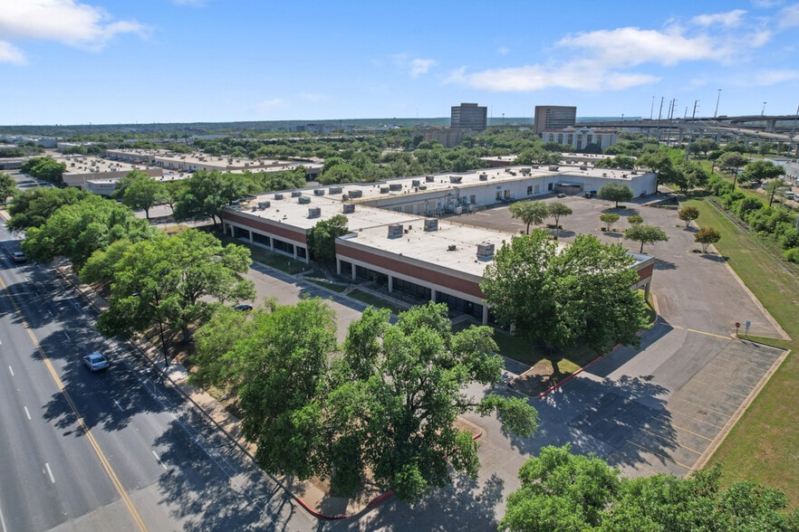 4150 Freidrich Ln, Austin, TX à louer - Photo de l’immeuble – Image 2 sur 14