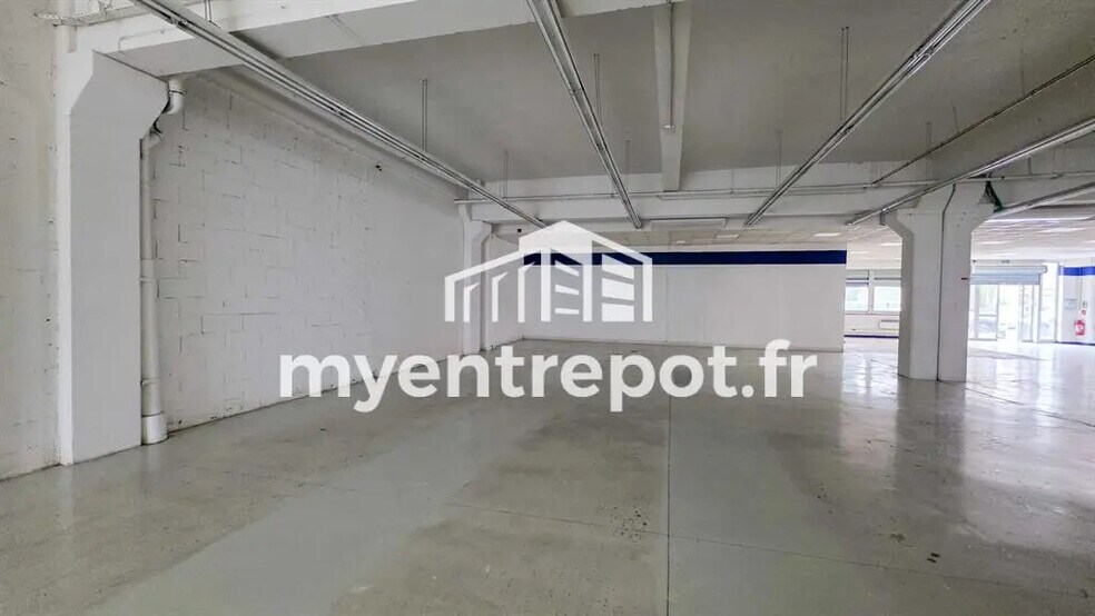 Local d’activités dans Marseille à louer - Photo de l’immeuble – Image 2 sur 9