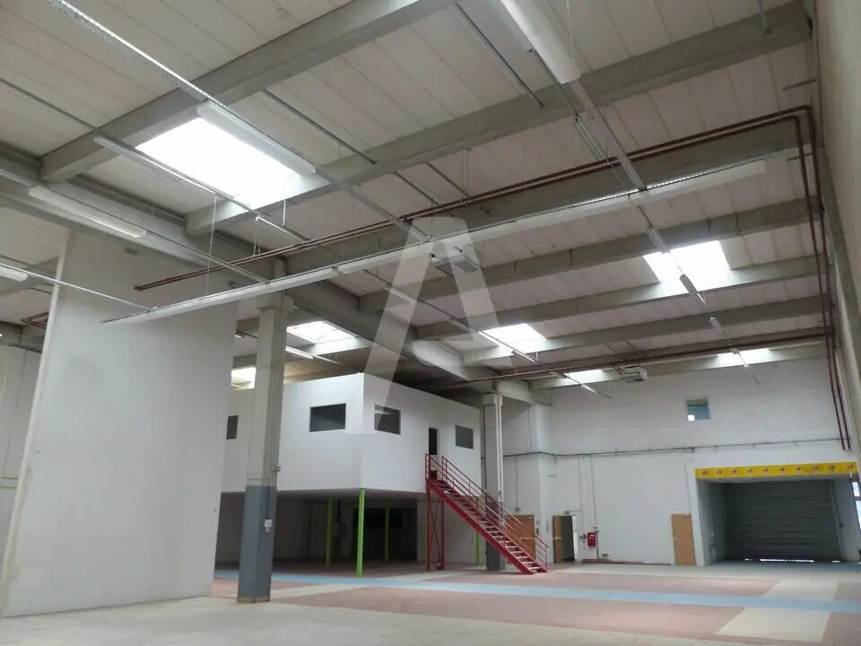 Local d’activités dans Lisses à louer Photo de l’immeuble– Image 1 sur 9