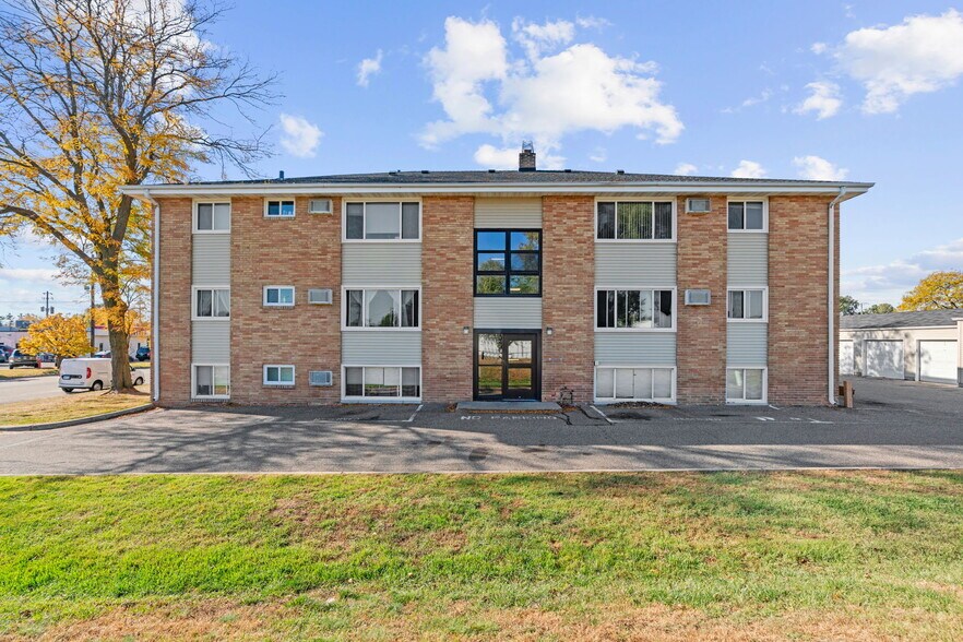 5324-5340 Hanson Ct N, Crystal, MN à vendre - Photo de l’immeuble – Image 2 sur 7