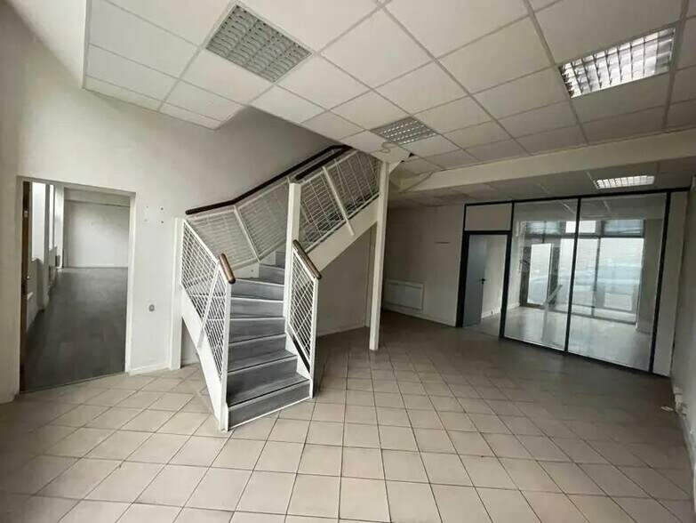 Local d’activités dans Vanves à louer - Photo intérieure – Image 2 sur 11