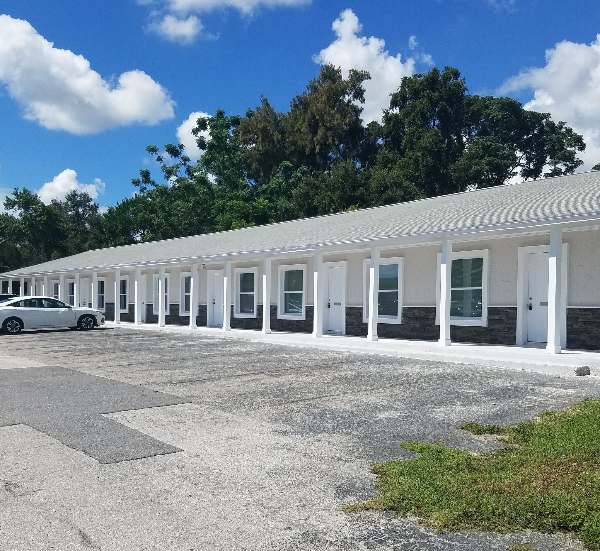 5230 State Road 54, New Port Richey, FL à louer Photo principale– Image 1 sur 10