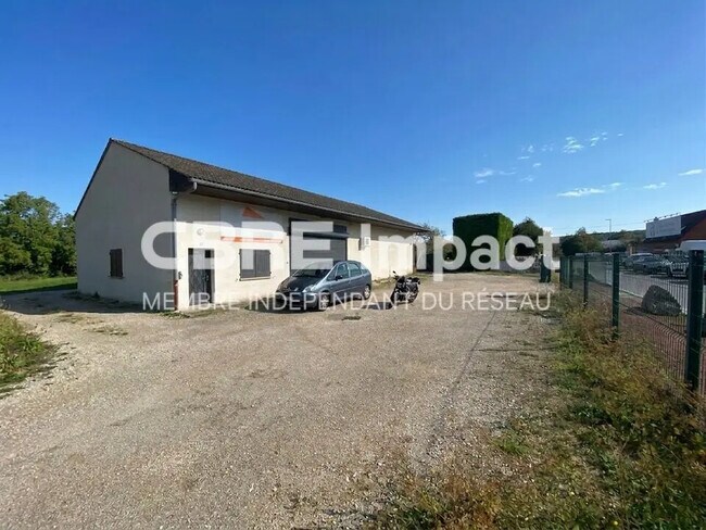 Plus de détails pour Local d'activités à louer