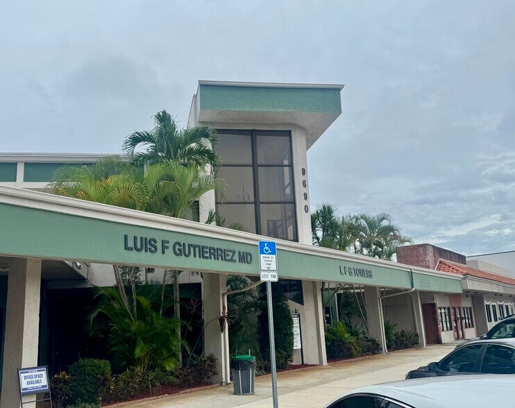 9690 W Sample Rd, Coral Springs, FL à louer - Photo de l’immeuble – Image 3 sur 13