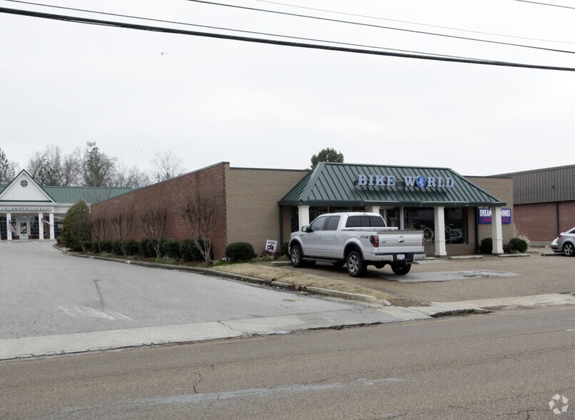 763-765 W Poplar Ave, Collierville, TN à louer - Photo de l’immeuble – Image 2 sur 2
