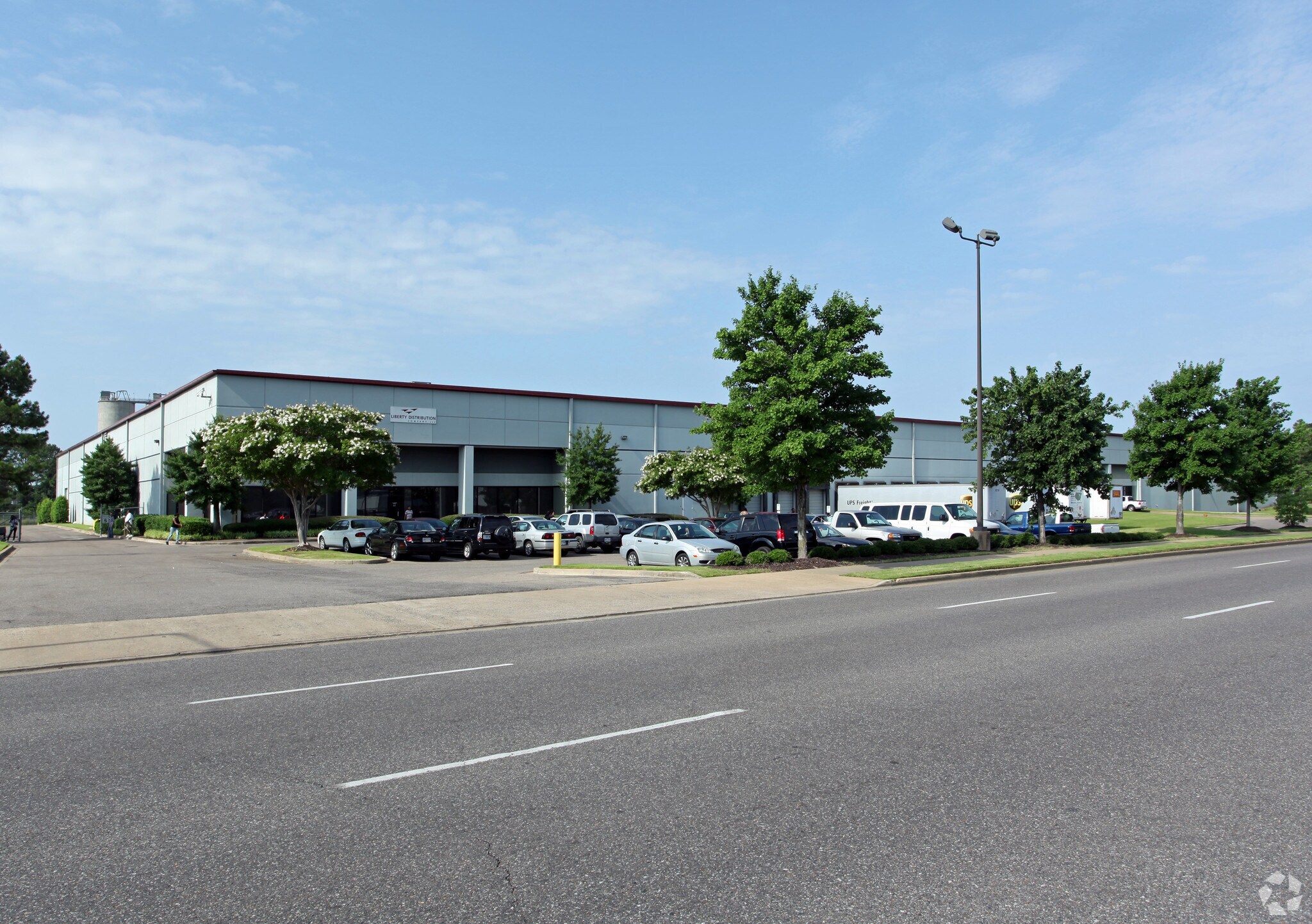 5465-5467 E Raines Rd, Memphis, TN à louer Photo principale– Image 1 sur 4