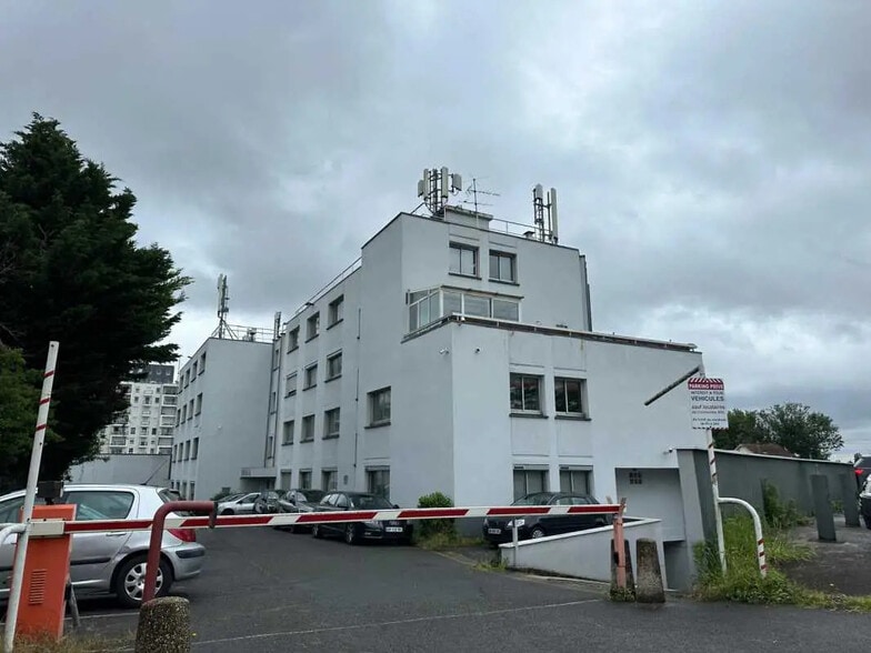 Bureau dans Sarcelles à vendre - Photo de l’immeuble – Image 2 sur 4