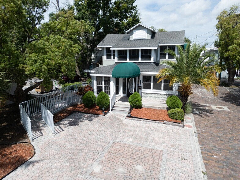 216 Mirror Lake Dr N, Saint Petersburg, FL à louer - Photo de l’immeuble – Image 2 sur 22