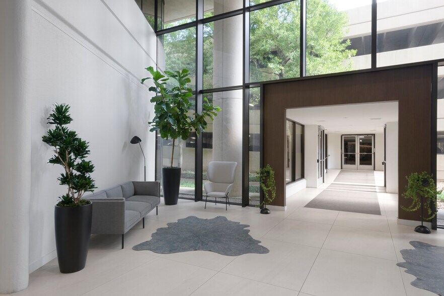 6363 Woodway Dr, Houston, TX à louer - Hall d’entrée – Image 3 sur 8
