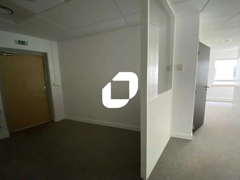 Bureau dans Écully à louer - Photo de l’immeuble – Image 2 sur 11