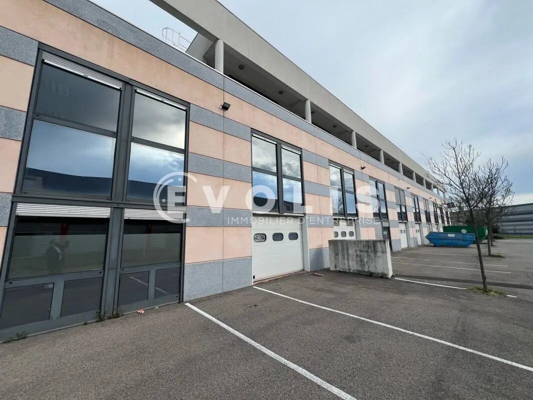 10 Rue De Bretagne, Saint-Quentin-Fallavier à louer Photo de l’immeuble– Image 1 sur 13