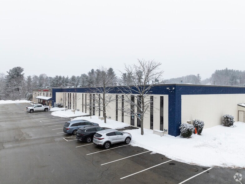 15 Londonderry Rd, Londonderry, NH à louer - Photo de l’immeuble – Image 3 sur 6