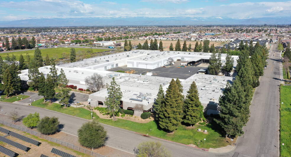 2842 N Business Park Ave, Fresno, CA à louer - Photo de l’immeuble – Image 3 sur 15