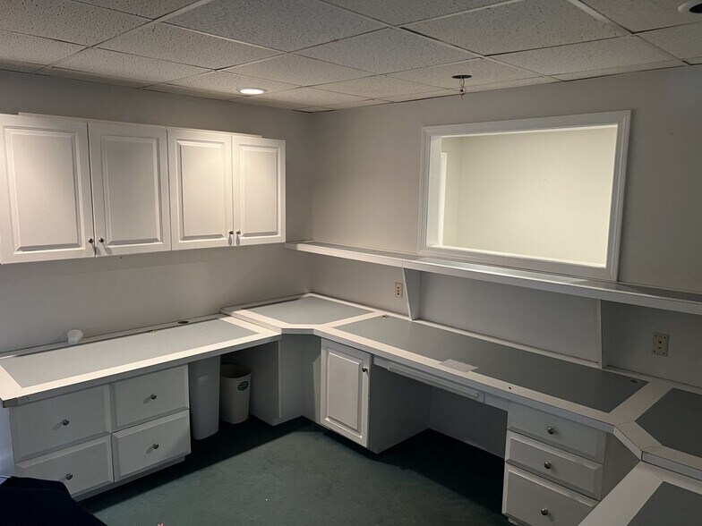 49 Derry St, Hudson, NH à louer - Photo intérieure – Image 3 sur 5