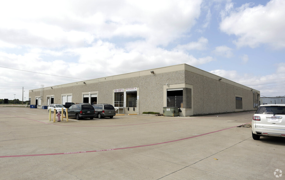 2618 W Pioneer Pky, Grand Prairie, TX à louer - Photo de l’immeuble – Image 2 sur 7