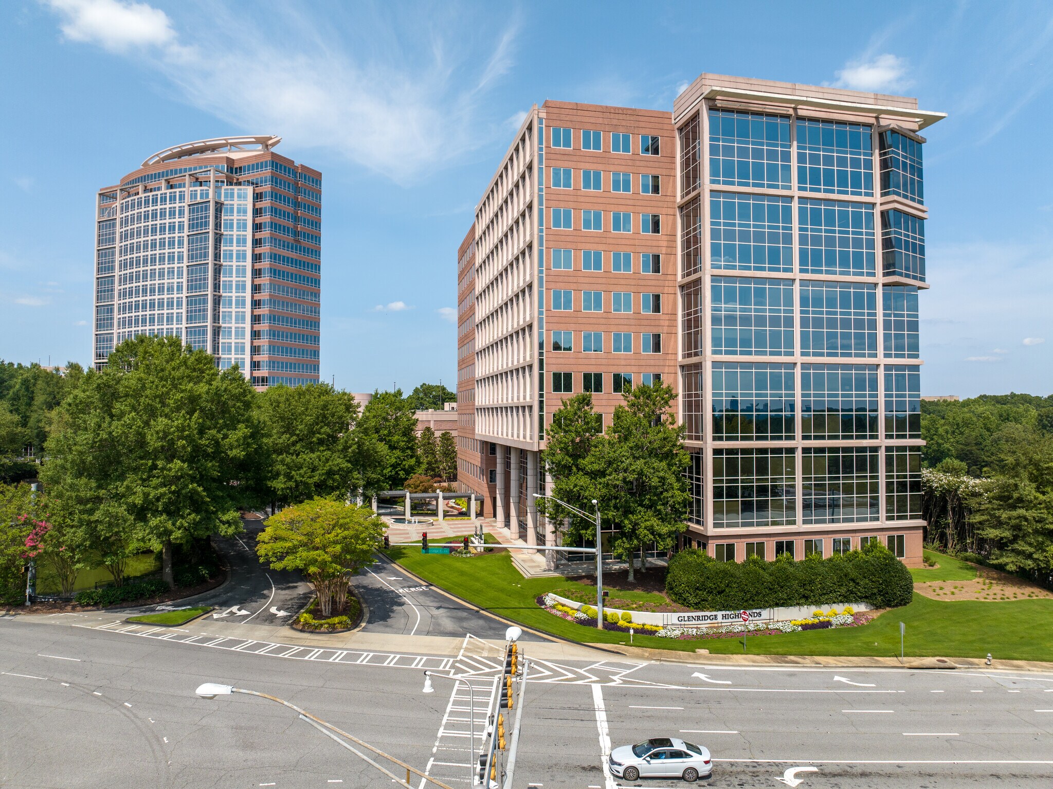 5555 Glenridge Connector, Atlanta, GA à louer Photo de l’immeuble– Image 1 sur 9