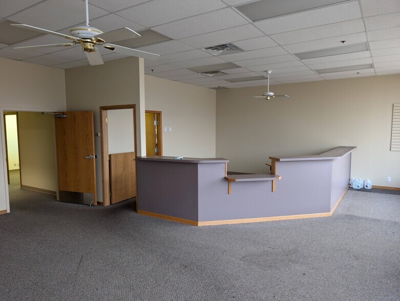 2015 S Broadway St, New Ulm, MN à louer - Photo de l’immeuble – Image 2 sur 12