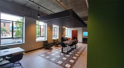 215 E 18TH, Kansas City, MO à louer Photo intérieure– Image 2 sur 3