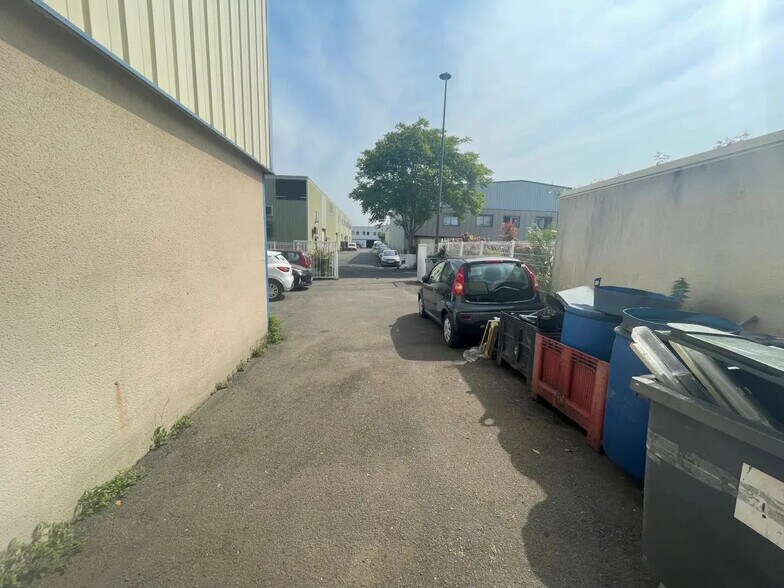 Local d’activités dans Carrières-sur-Seine à louer - Photo de l’immeuble – Image 3 sur 16