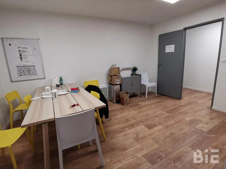 Local d’activités dans Mérignac à louer - Photo de l’immeuble – Image 3 sur 5