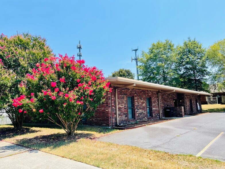 137 Shadow Oaks Dr, North Little Rock, AR à louer - Photo principale – Image 1 sur 20