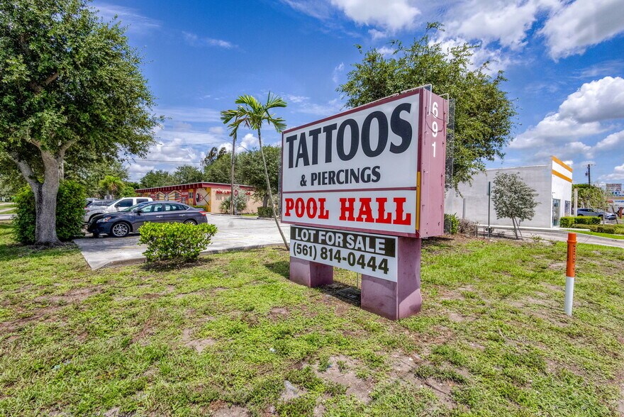 691 N Military Trl, West Palm Beach, FL à vendre - Photo de l’immeuble – Image 1 sur 95