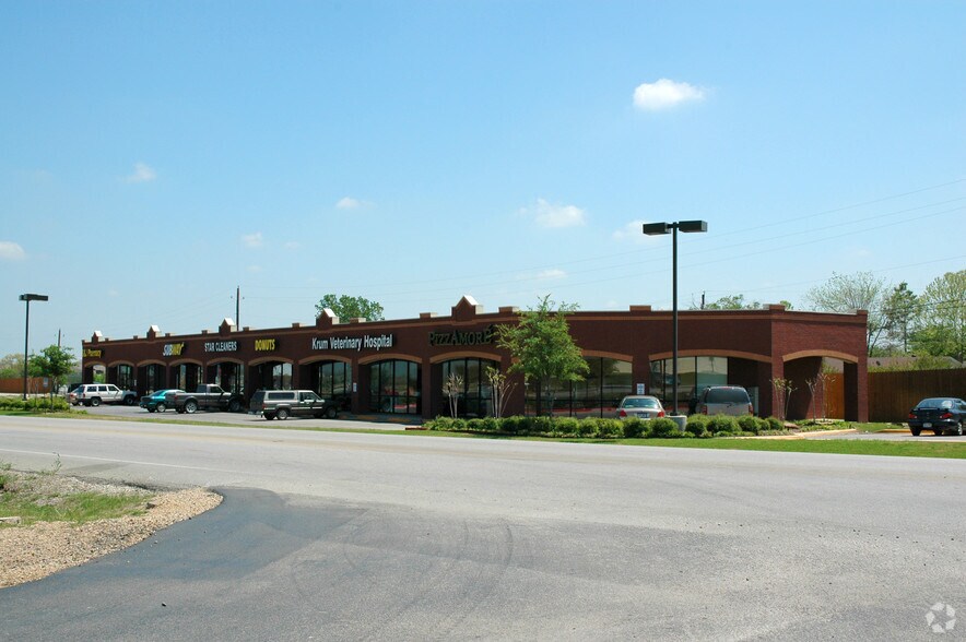 900 E McCart St, Krum, TX à louer - Photo de l’immeuble – Image 2 sur 8