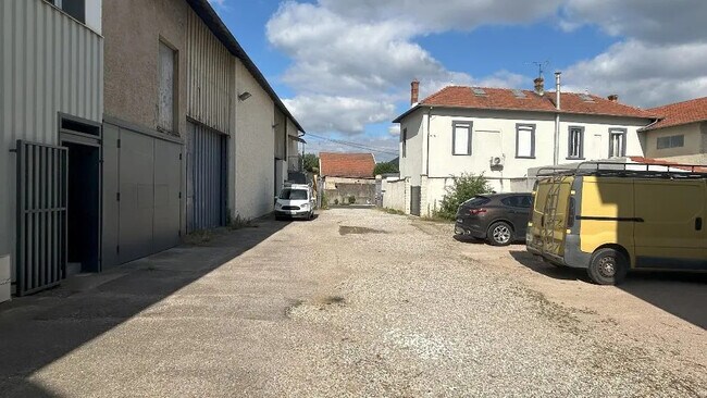 Plus de détails pour 37 Route De Lyon, Corbas - Industriel/Logistique à louer
