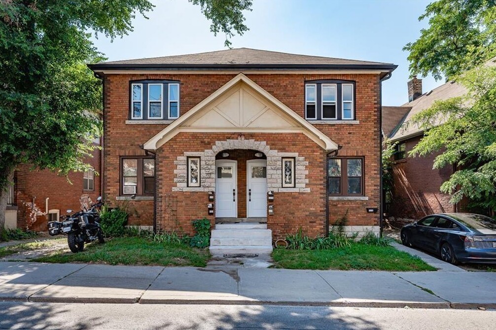 527A Kingston Rd, Toronto, ON à vendre Photo principale– Image 1 sur 27