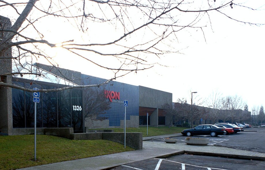 1326-1340 N Market Blvd, Sacramento, CA à louer - Photo de l’immeuble – Image 3 sur 3