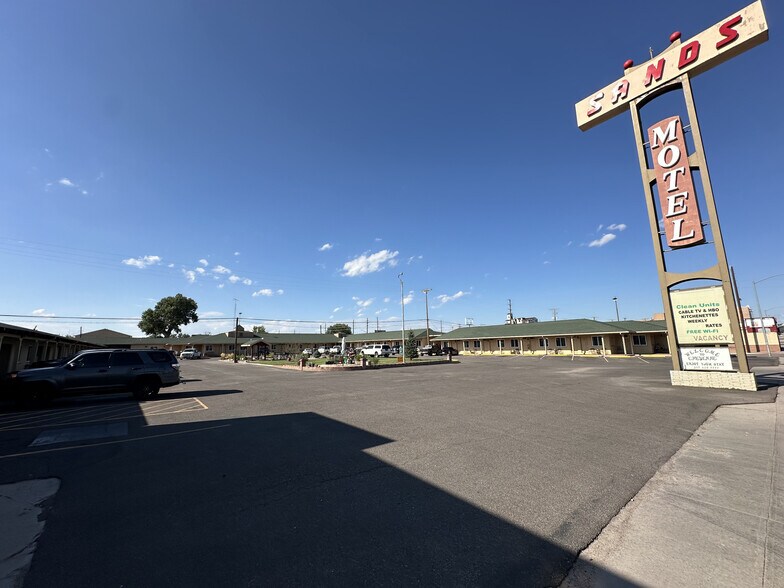 1022 W Lincolnway, Cheyenne, WY à vendre - Photo de l’immeuble – Image 1 sur 27