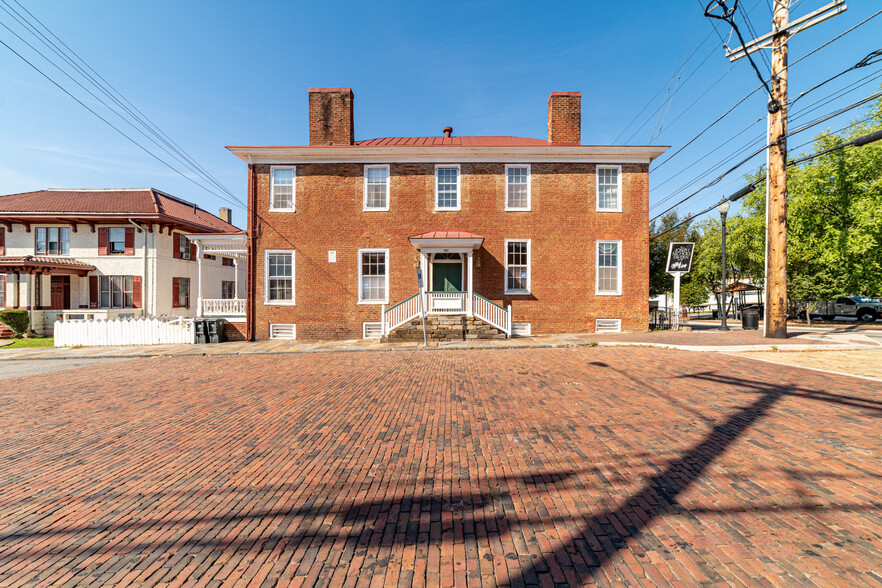 501 Madison St, Lynchburg, VA à louer - Photo de l’immeuble – Image 1 sur 3