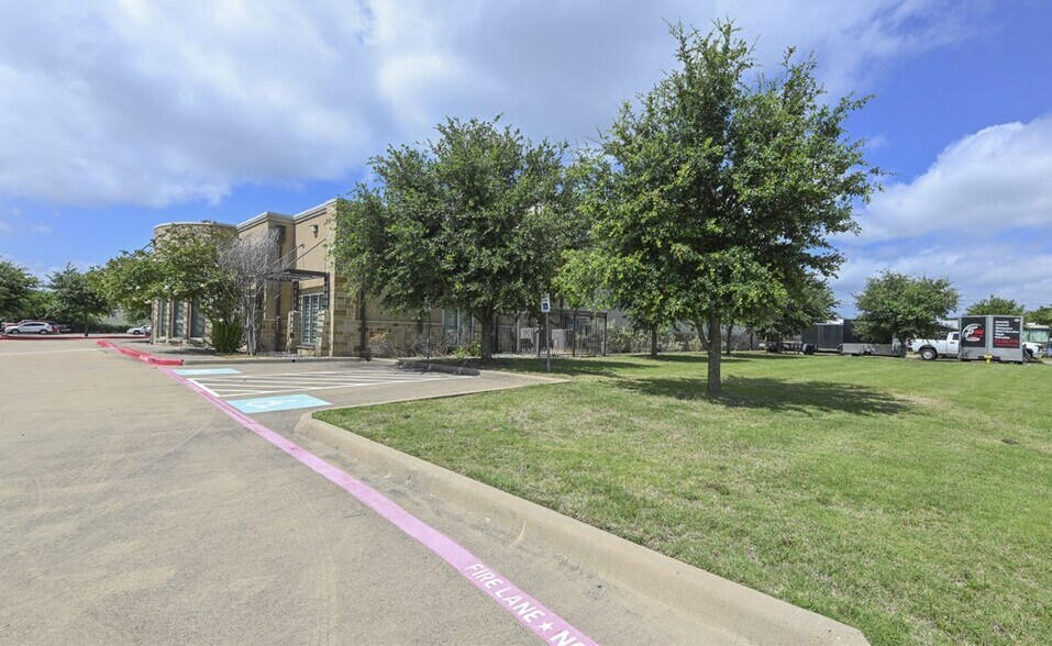 428 N Aston Dr, Sunnyvale, TX à vendre - Photo de l’immeuble – Image 2 sur 11