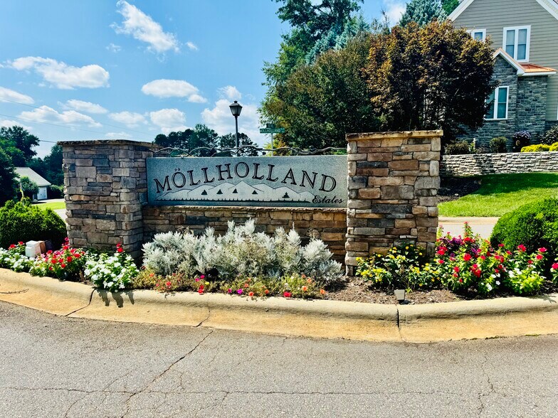 Mollholland Blvd, Morganton, NC à vendre - Photo de l’immeuble – Image 1 sur 18