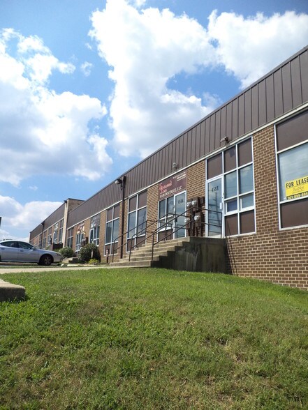 4574-4598 Beech Rd, Temple Hills, MD à louer - Photo de l’immeuble – Image 3 sur 5