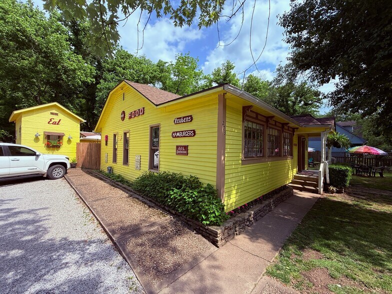 273 N Main St, Eureka Springs, AR à vendre - Photo de l’immeuble – Image 2 sur 20