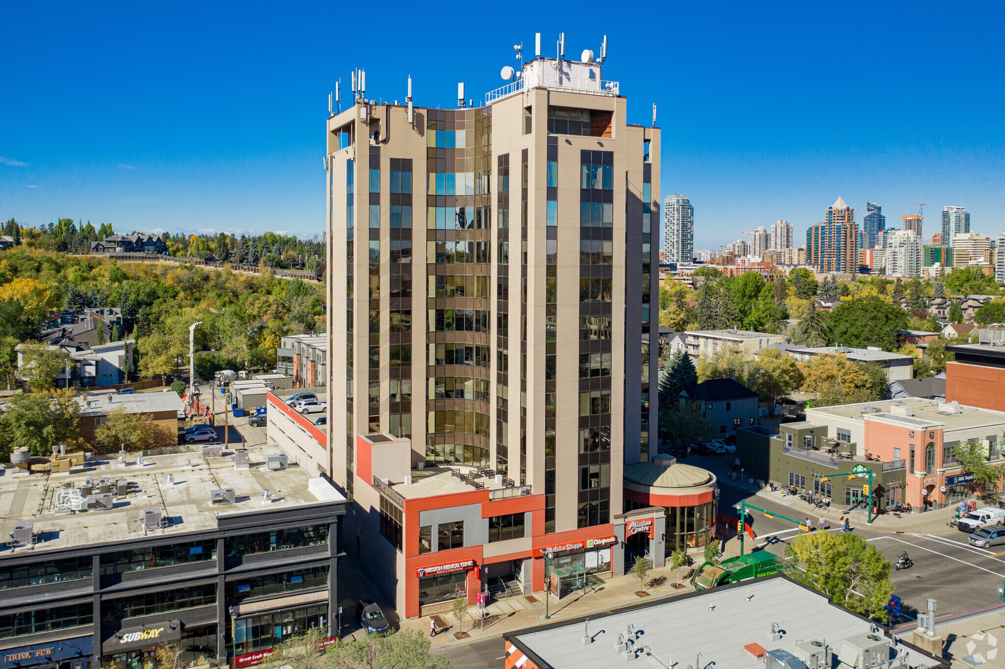 2303 4th St SW, Calgary, AB à louer Photo principale– Image 1 sur 9