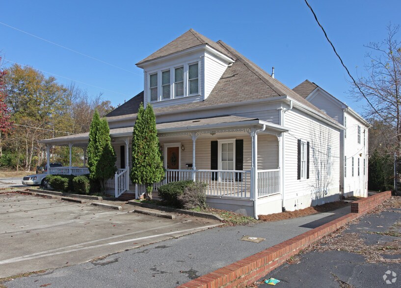 208 S Hill St, Buford, GA à louer - Photo de l’immeuble – Image 1 sur 10