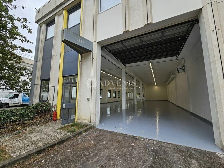 Local d’activités dans Gennevilliers à louer - Photo de l’immeuble – Image 1 sur 5