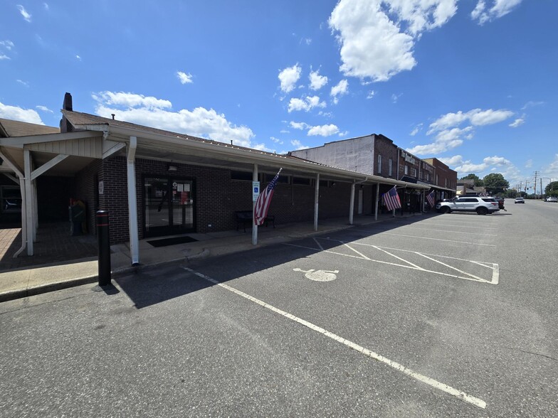220 S Main St, Stanley, NC à vendre - Photo principale – Image 1 sur 8